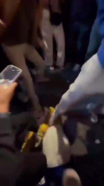 驚！尼克斯大勝步行者后，哈利伯頓遭主場球迷群毆